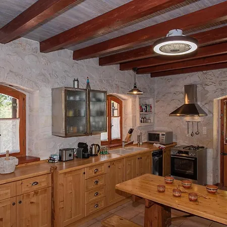 Wild Oak Estate - Stunning Views At A Dreamy Location, By Zantewize Holiday home *