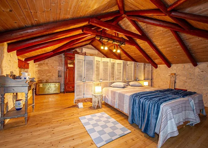 Wild Oak Estate - Stone With Sea Views , By Zantewize Villa
